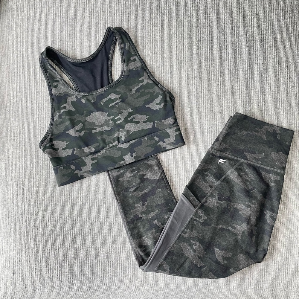 Fabletics Mila Sports Bra & Leggings Set - Charcoal Camo